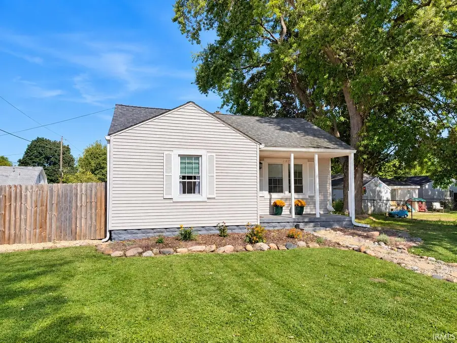 207 E 9th Street, Jonesboro, IN 46938 - #2