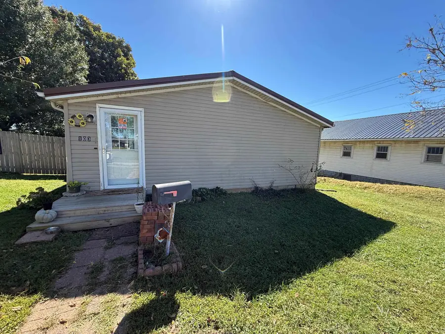 103 E Walnut Street, Petersburg, IN 47567 - #3