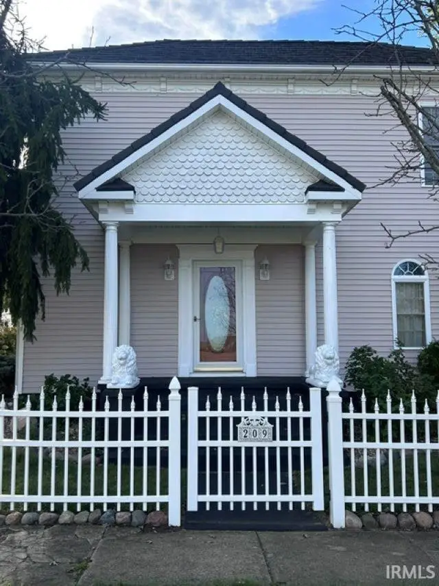 209 S Logan Street, Cayuga, IN 47928 - #2