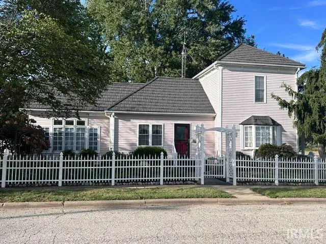 209 S Logan Street, Cayuga, IN 47928 - #3