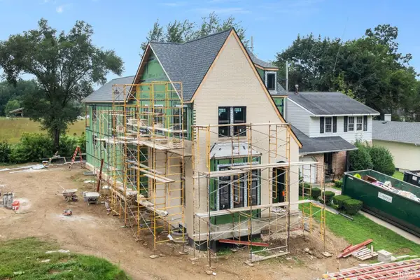 1119 N Twyckenham Drive, South Bend, IN 46617
