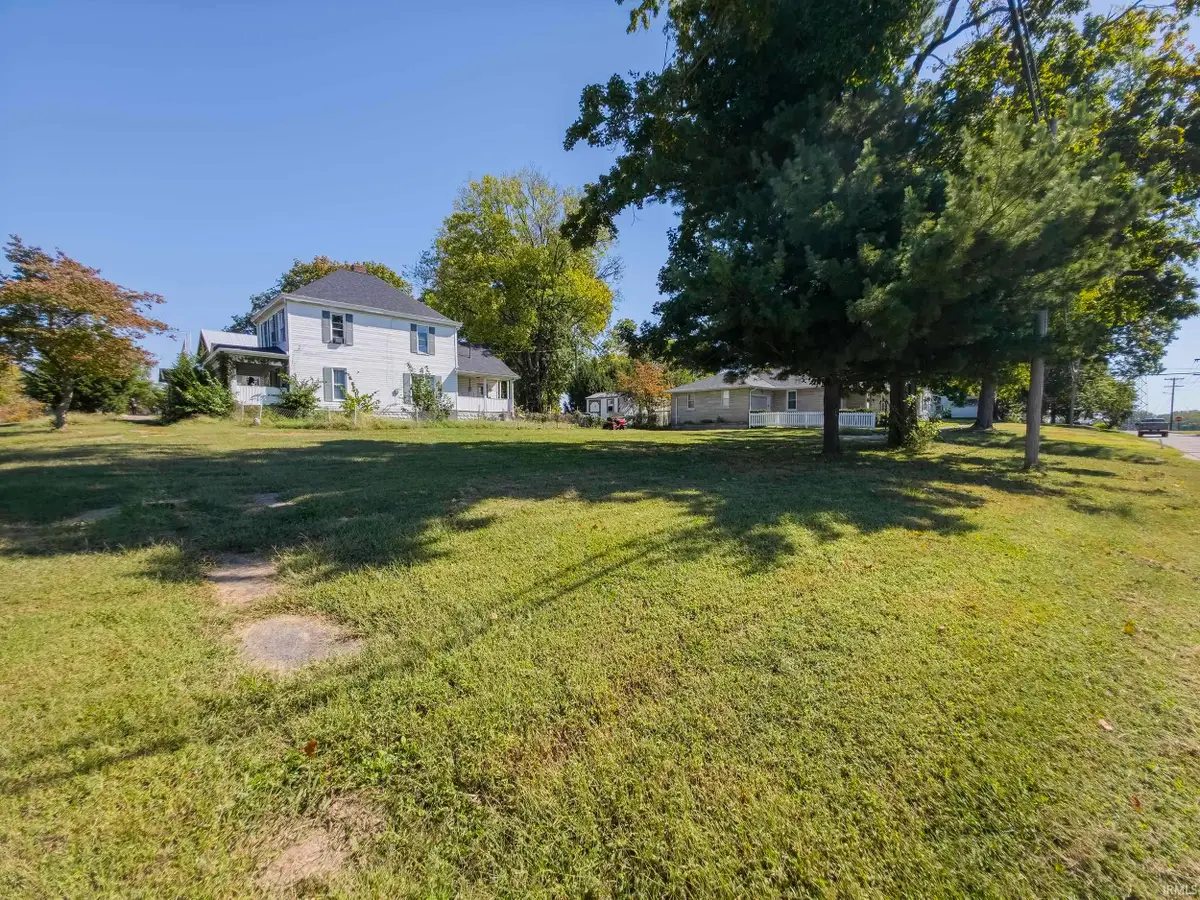 131 W 2nd Street, Mount Carmel, IL 62863 - #1