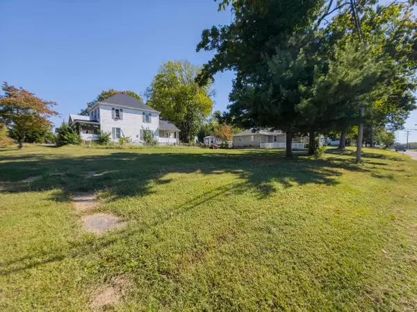 131 W 2nd Street, Mount Carmel, IL 62863