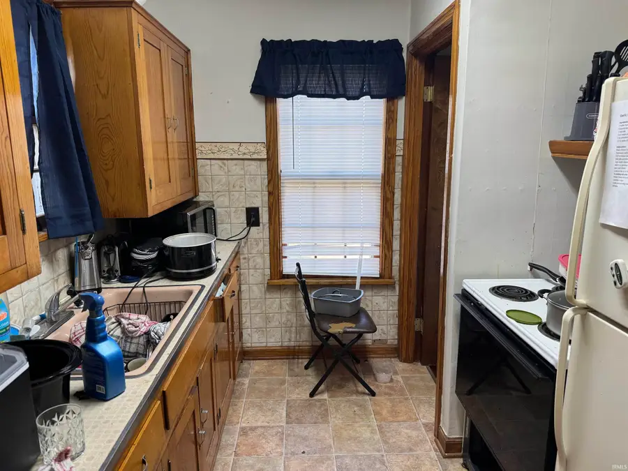 911 W Williams Street, Oakland City, IN 47660 - #2