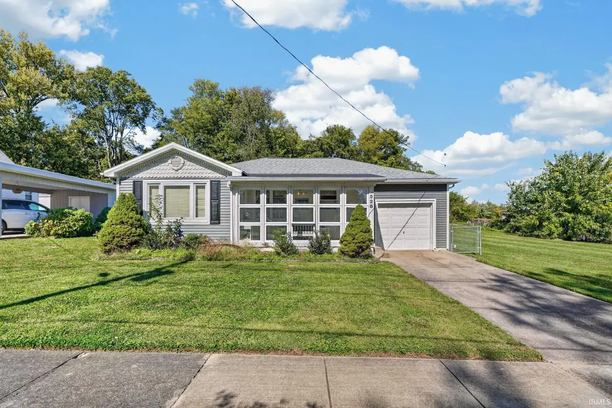 528 E 5th Street, Mount Carmel, IL 62863 - #1