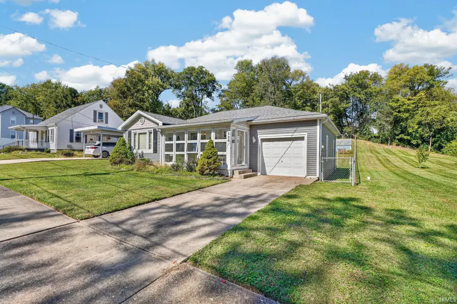 528 E 5th Street, Mount Carmel, IL 62863 - #2