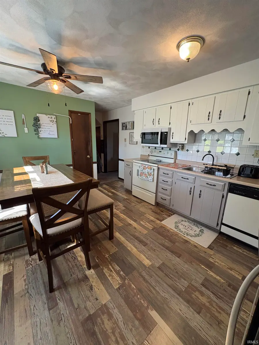 402 E Jackson Street, Farmland, IN 47340 - #3