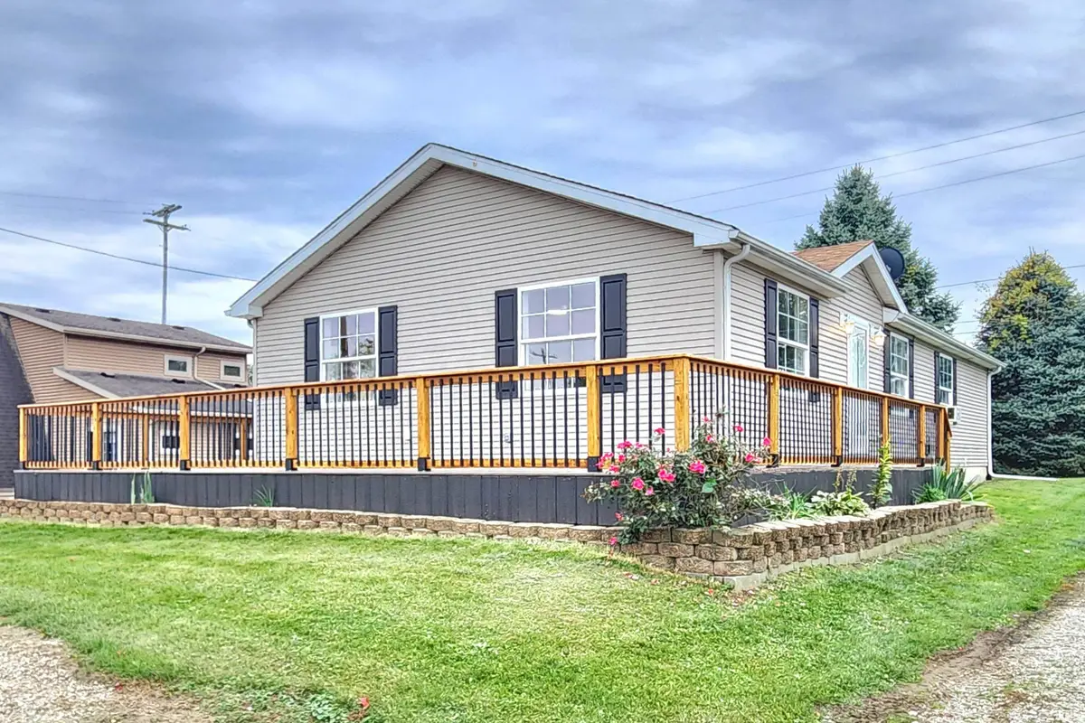 9827 N Lincoln Road, Syracuse, IN 46567 - #1