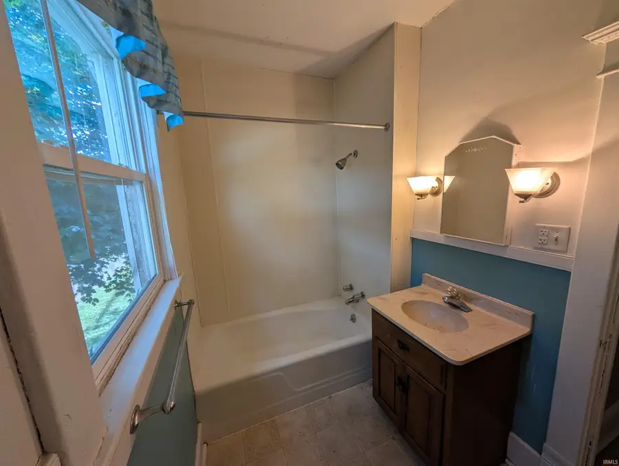 853 E Walnut Street, Frankfort, IN 46041 - #2