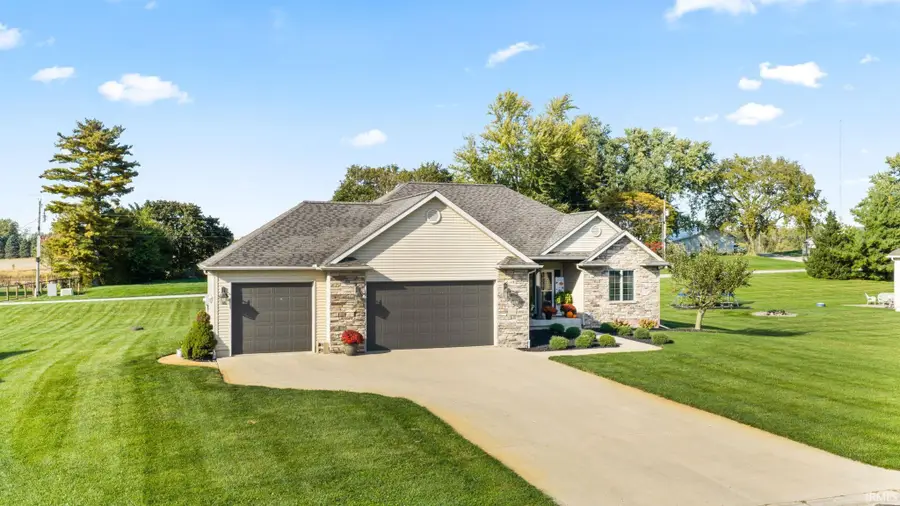 3801 S Elaine Drive, Warsaw, IN 46580 - #3