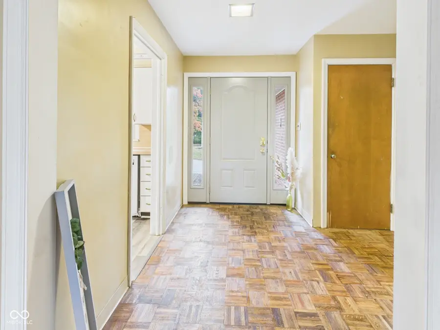 307 N Winthrop Road, Muncie, IN 47304 - Image #2