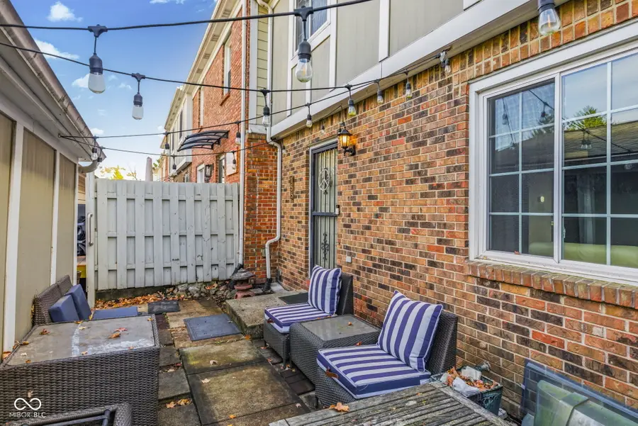 155 Aspen Way, Carmel, IN 46032 - Image #2