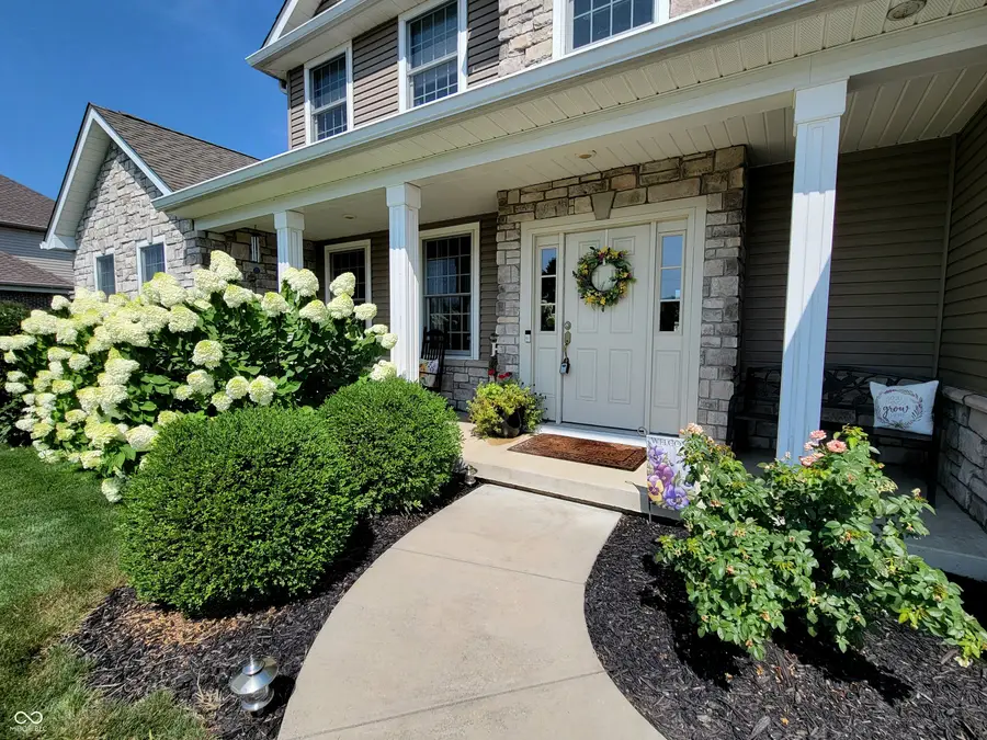 908 N Wild Pine Drive, Yorktown, IN 47396 - Image #2