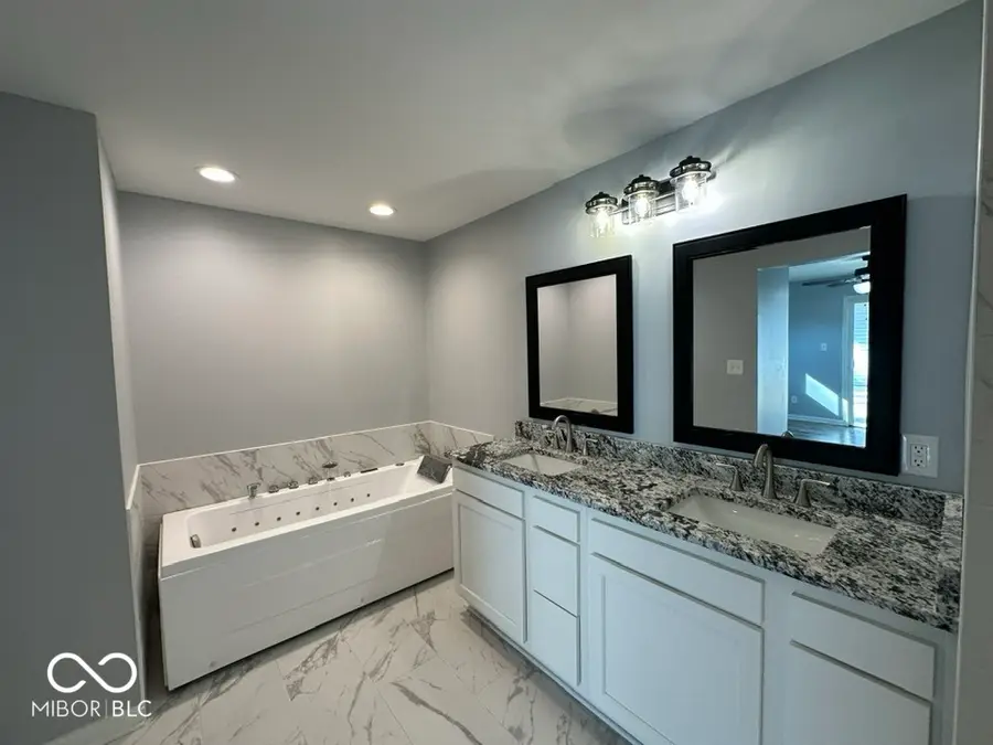 544 E Hilltop Drive, Scottsburg, IN 47170 - Image #2