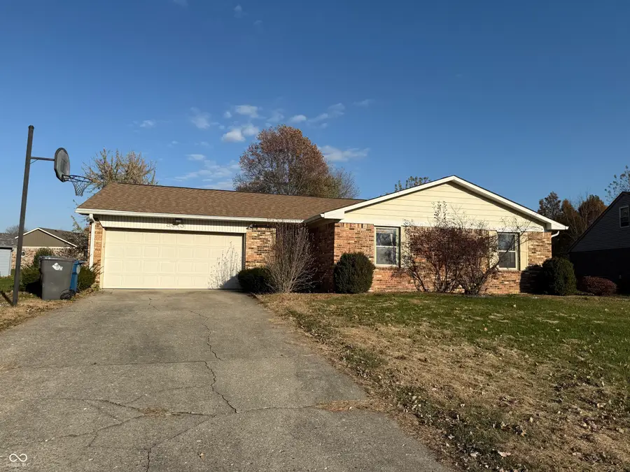 8815 Royal Meadow Drive, Indianapolis, IN 46217 - Image #2