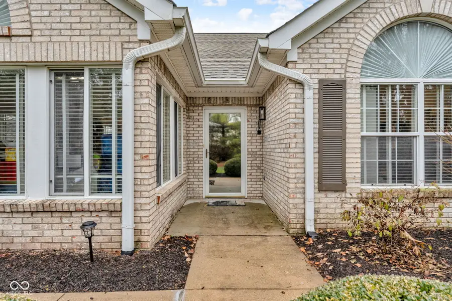7330 Lake Lakota Place, Indianapolis, IN 46217 - Image #2