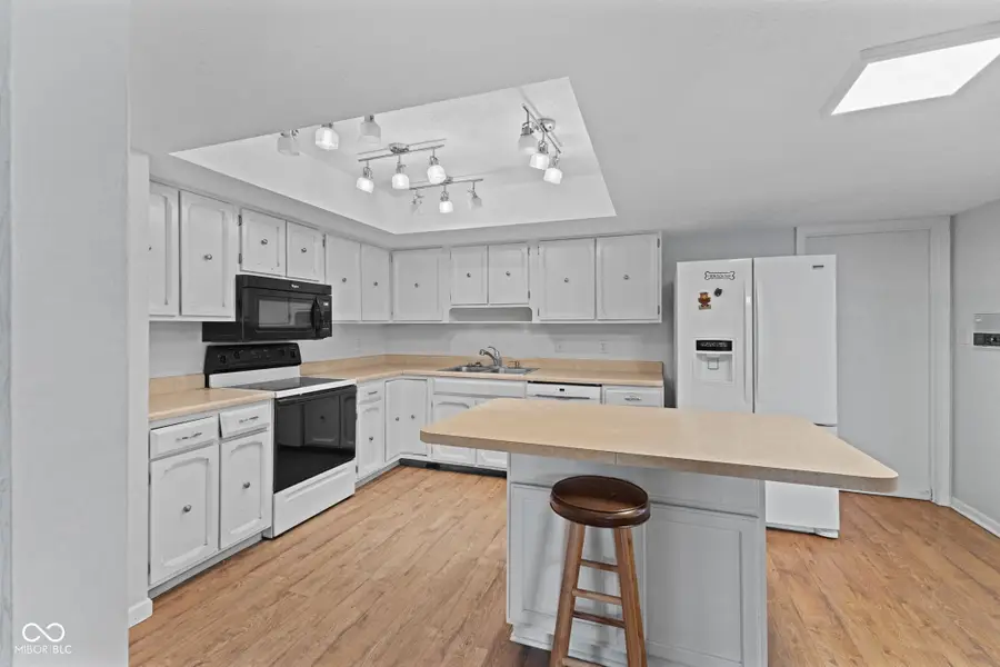 482 S Restin Road, Greenwood, IN 46142 - Image #3