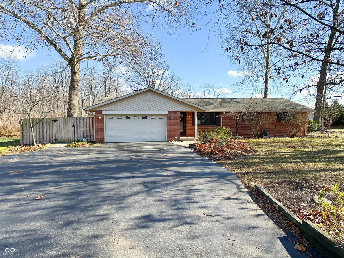 645 Sycamore Court, Zionsville, IN 46077 - Image #1