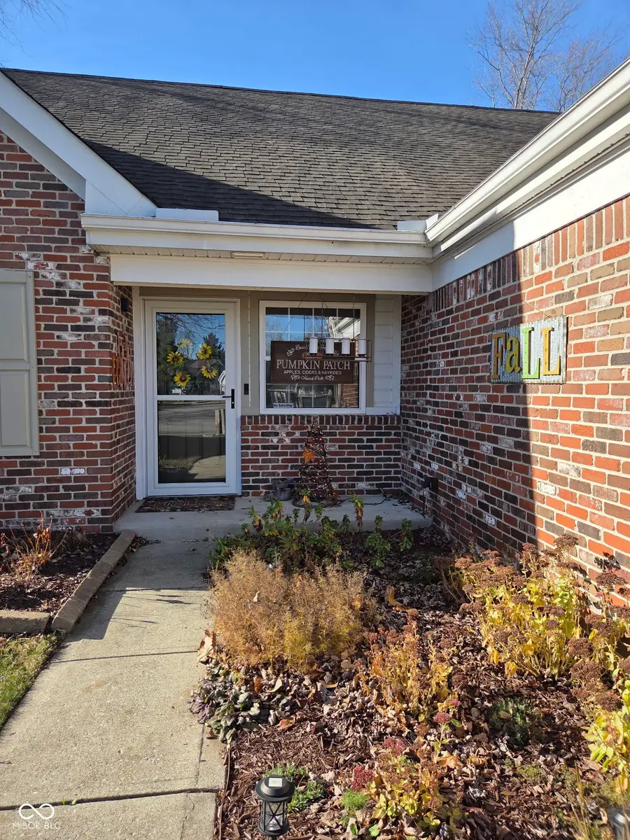 7721 Hollow Ridge Circle, Indianapolis, IN 46256 - Image #2