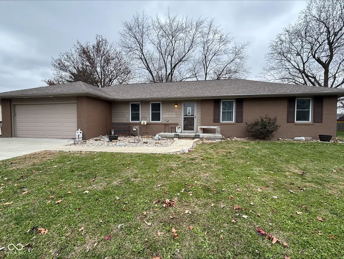 950 Cottonwood Drive, Columbus, IN 47203 - Image #1