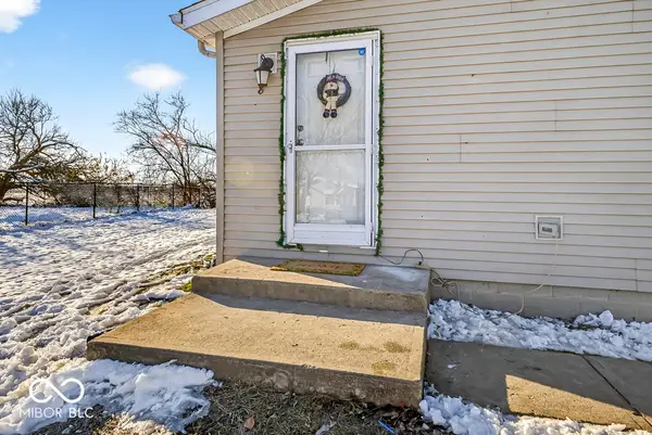 8 Fountain Lake Drive, Greenfield, IN 46140