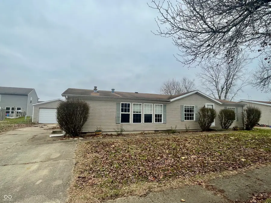 4673 W Ridge Drive, Columbus, IN 47203 - Image #2