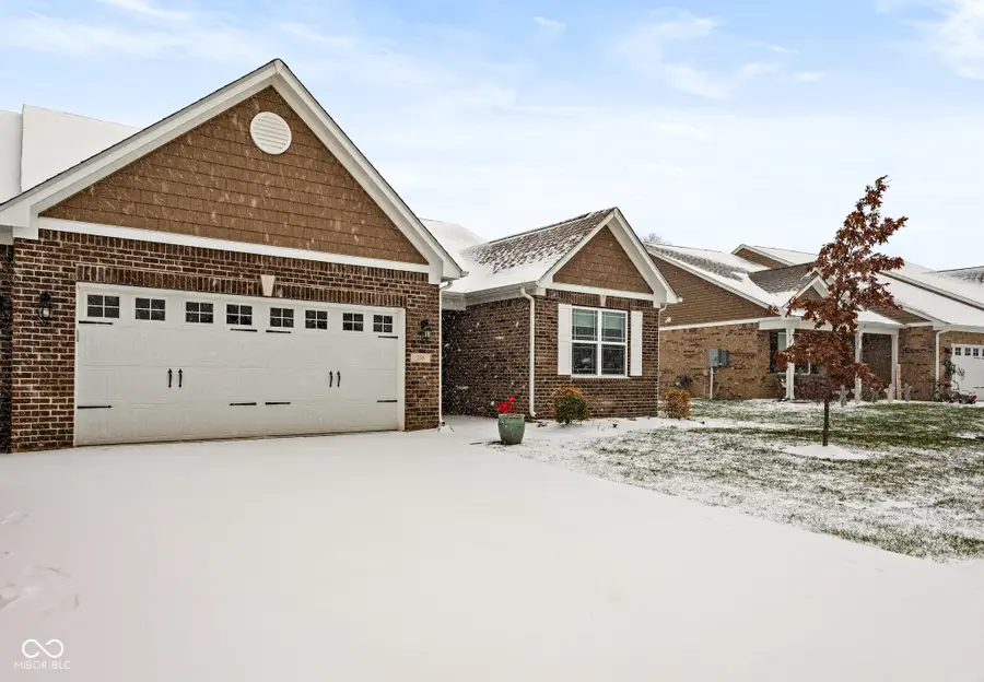 258 Mcrae Way, Greenwood, IN 46143 - Image #2