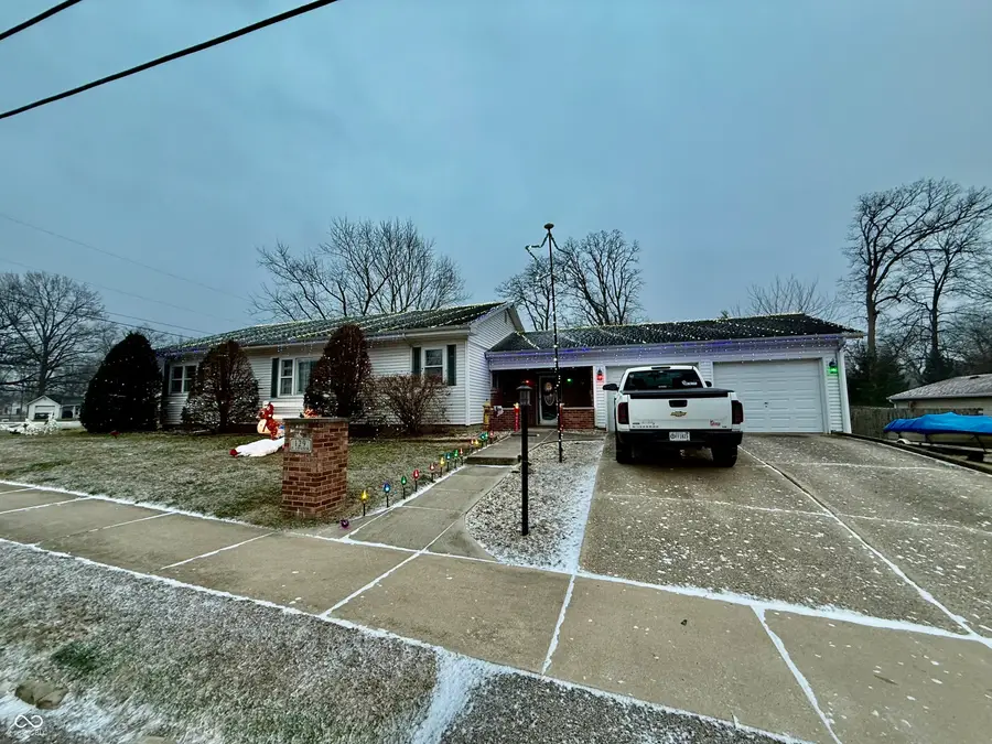 129 E Center Street, Williamsport, IN 47993 - Image #2