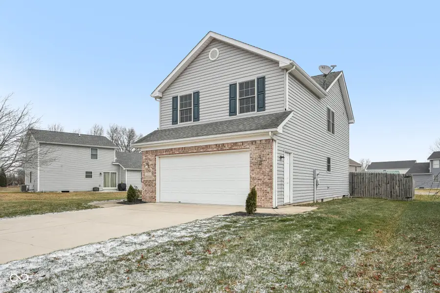 1916 N Sandal Wood Drive, Yorktown, IN 47396 - Image #2