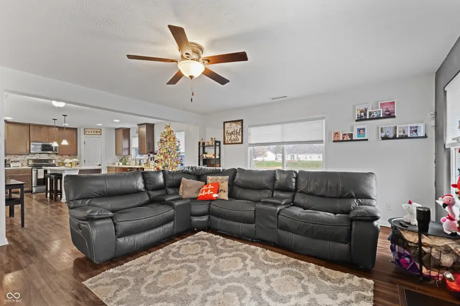 847 S Summerhaven Court, New Palestine, IN 46163 - Image #3