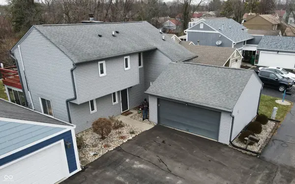 876 Woodcross Court, Avon, IN 46123