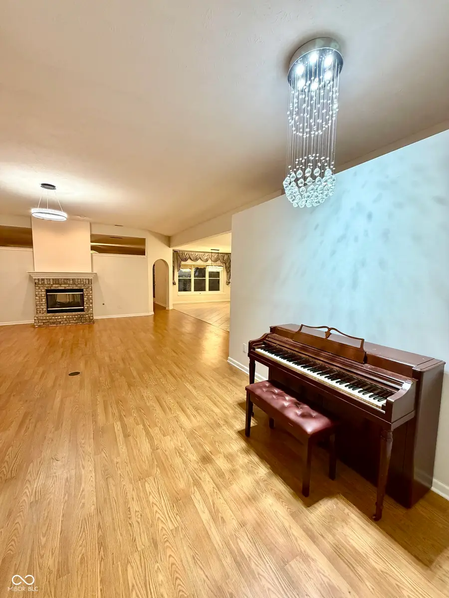 2019 Woodfield Drive, Greenwood, IN 46143 - Image #2