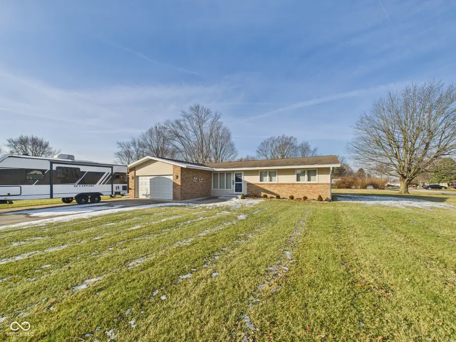 2201 S Webster Drive, Yorktown, IN 47396 - Image #2