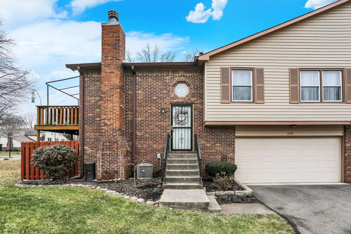 2534 N Willow Way, Indianapolis, IN 46268 - Image #1