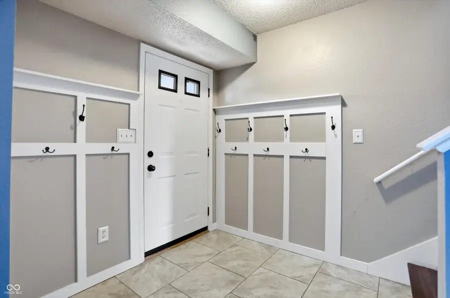 2295 Lakecrest Drive, Columbus, IN 47201 - #2