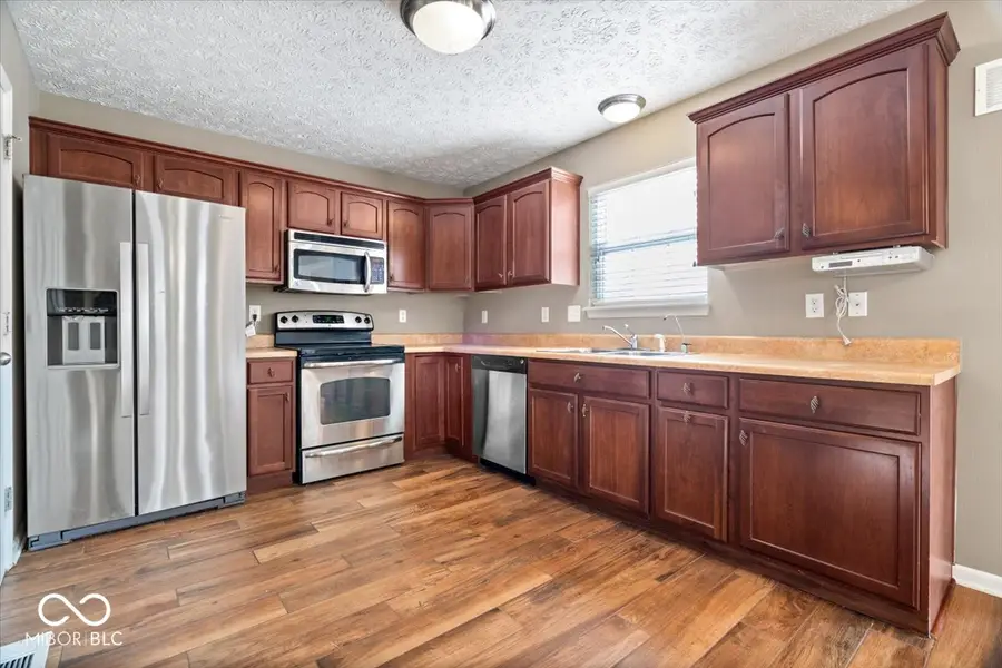 5865 Belvista Drive, Plainfield, IN 46168 - Image #2