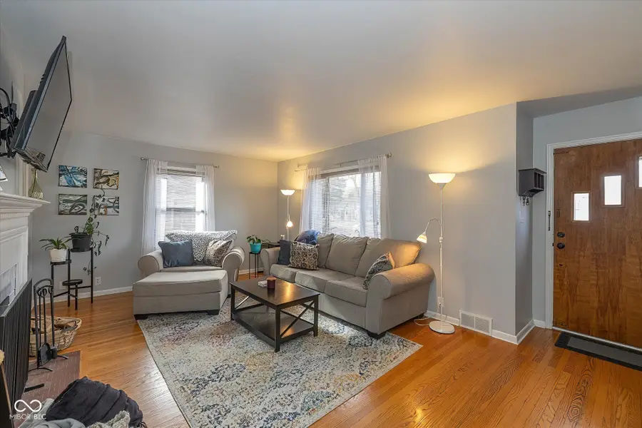 5863 Kingsley Drive, Indianapolis, IN 46220 - Image #2