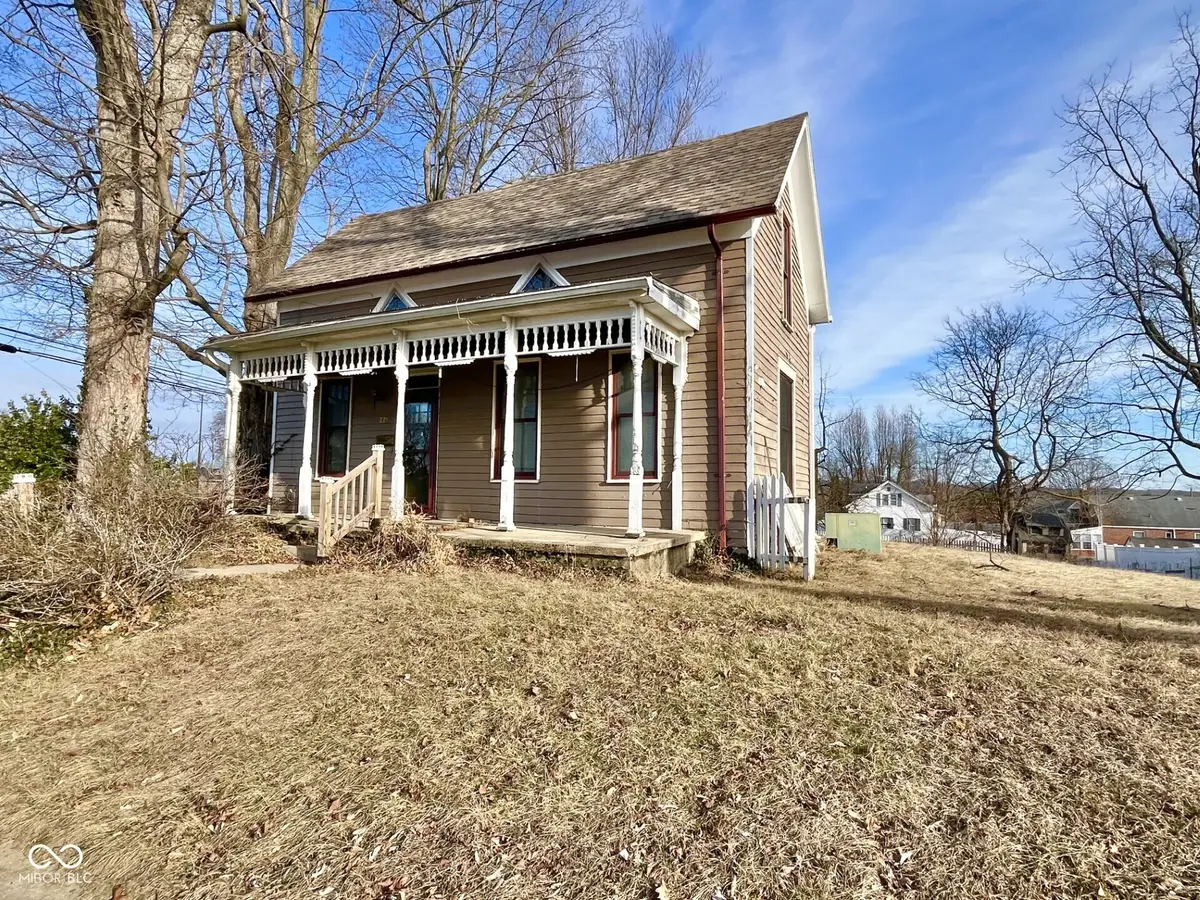 221 N Sycamore St, Brownstown, IN 47220 - #1