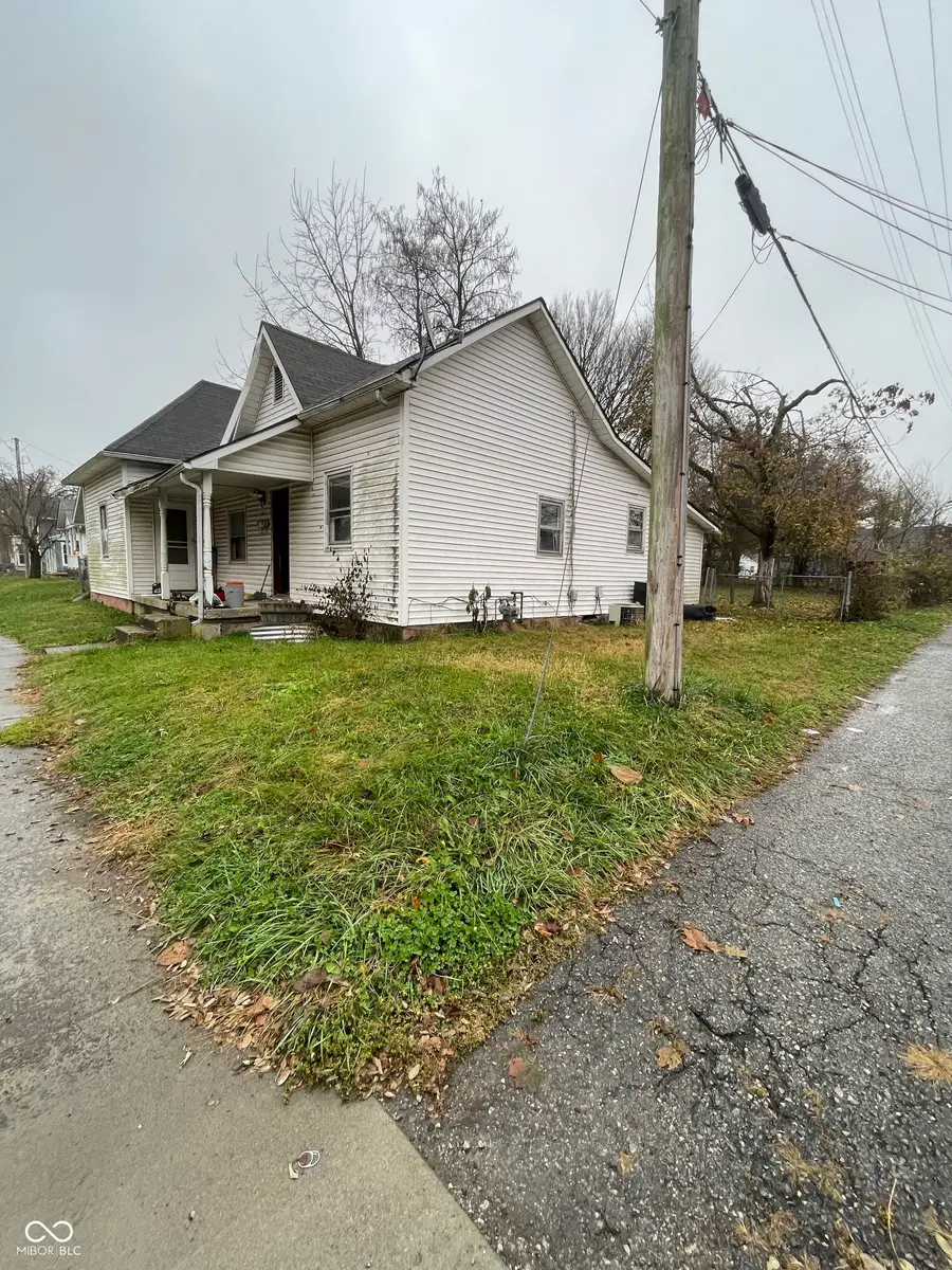 637 W Franklin Street, Shelbyville, IN 46176 - #3
