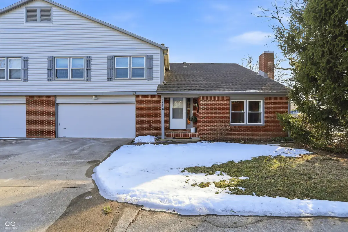 7553 Farm View Circle E, Indianapolis, IN 46256 - #1