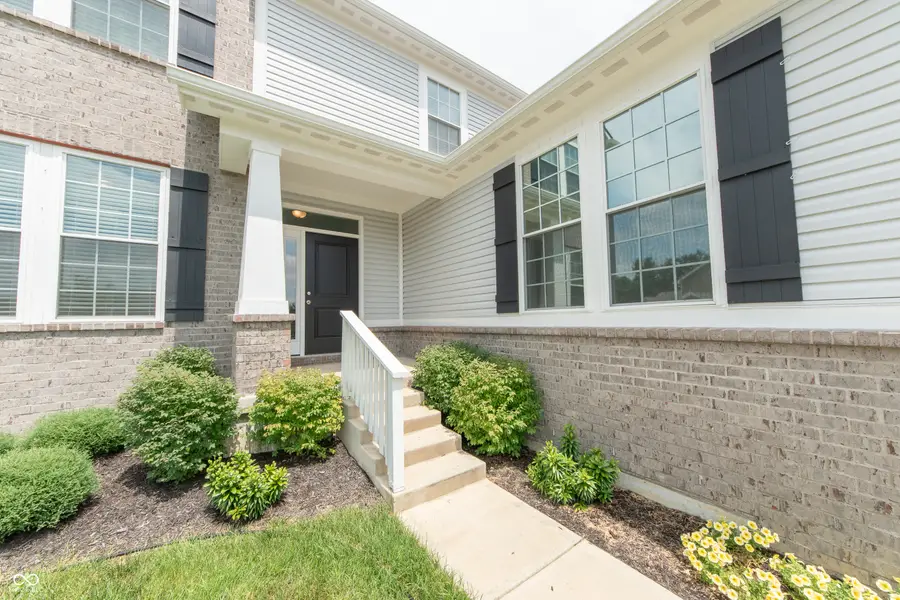 7042 Pinnacle Drive, Columbus, IN 47201 - #2