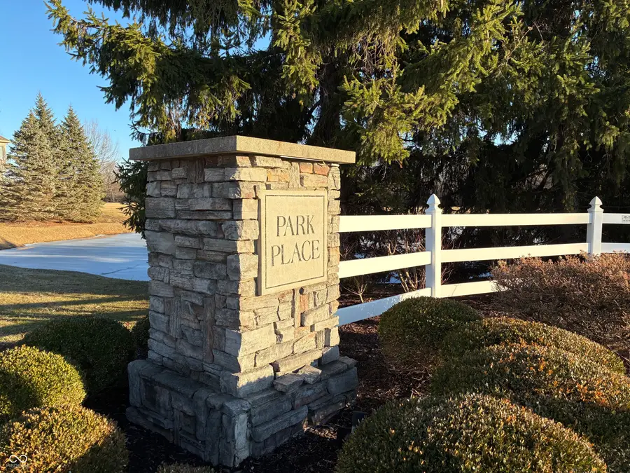 370 Shades Court, Carmel, IN 46032 - #2