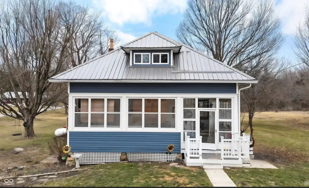 102 N Warren Street, West Lebanon, IN 47991 - #1