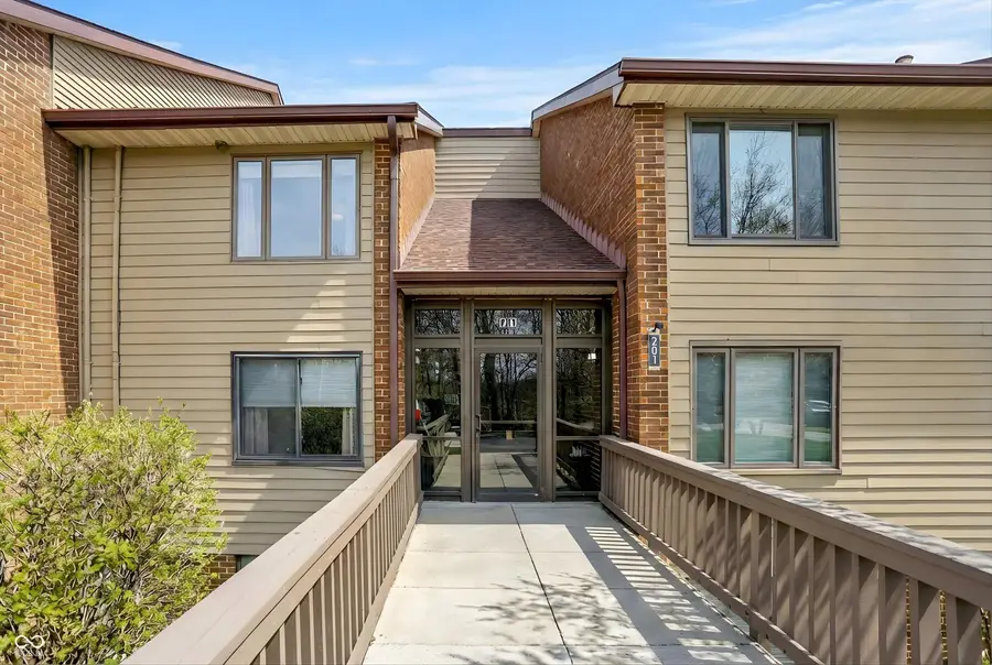201 Bluffs Circle #E, Noblesville, IN 46062 - #2