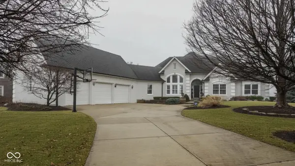 9889 Summerlakes Drive, Carmel, IN 46032