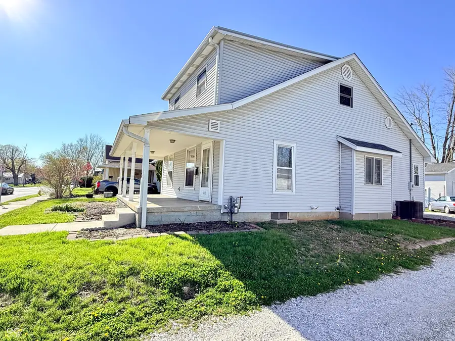 806 W Market Street, Crawfordsville, IN 47933 - #2