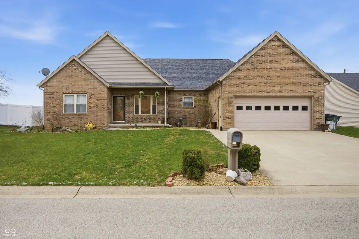 1015 S Creek Drive W, Greensburg, IN 47240 - #1
