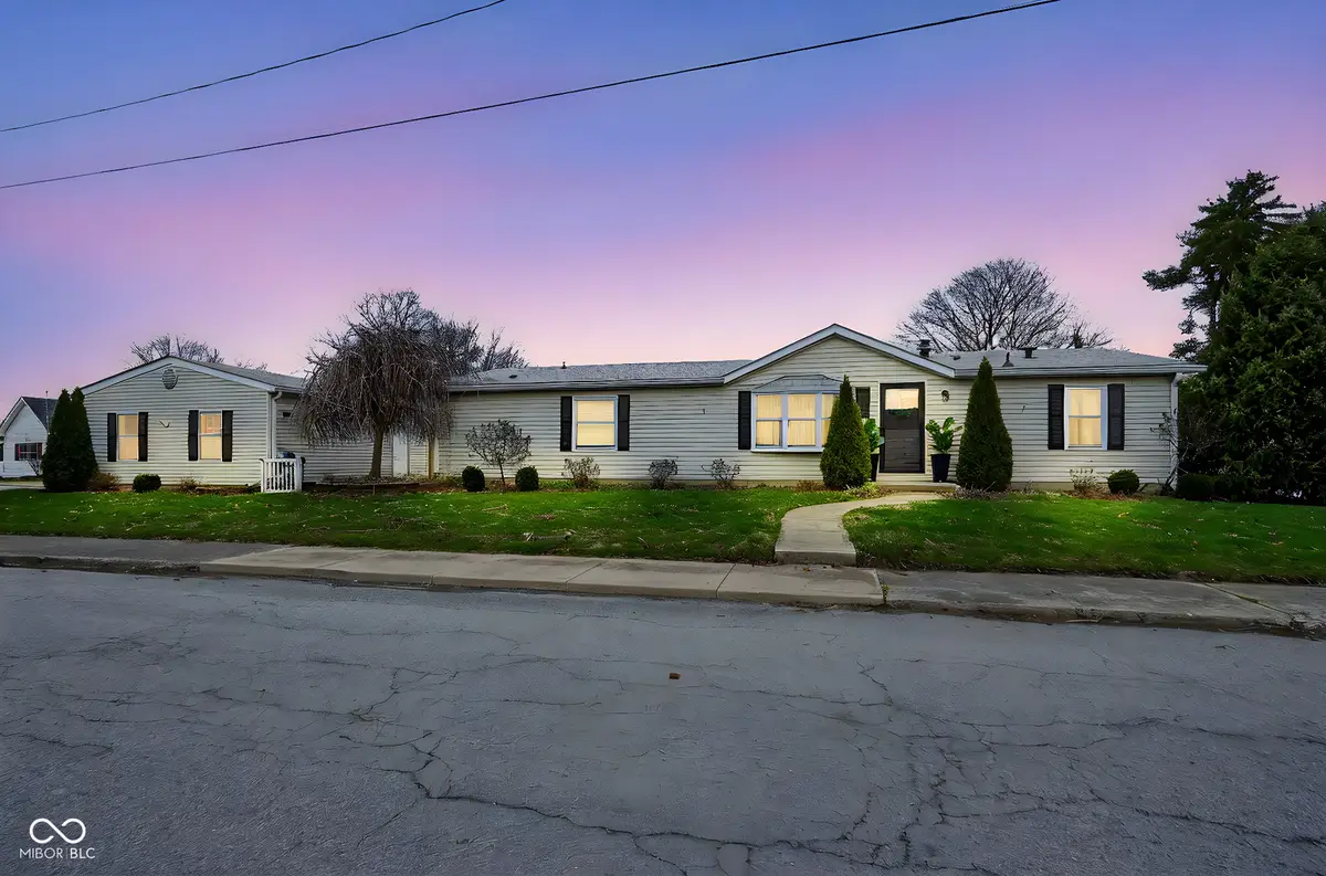 312 E 10th Street, Lapel, IN 46051 - #1