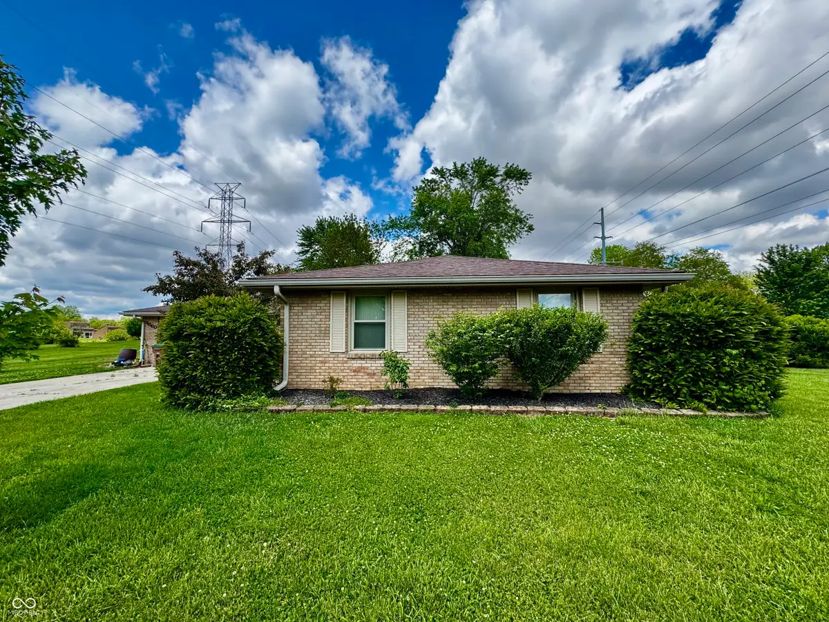4860 Woodcrest Drive, Columbus, IN 47203 - #1