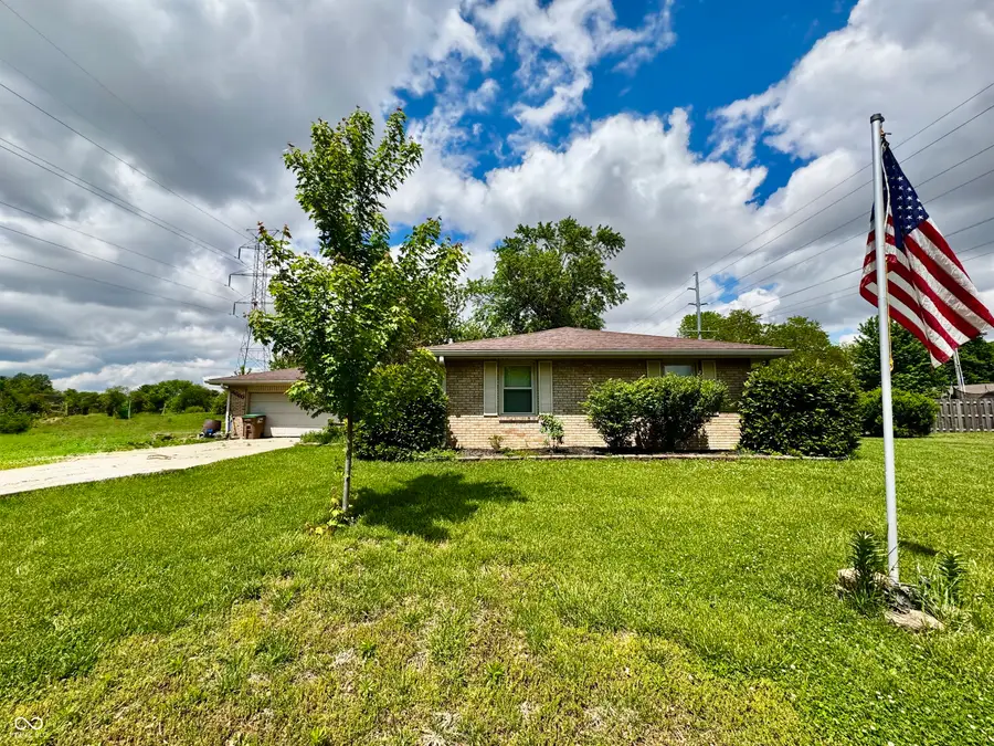 4860 Woodcrest Drive, Columbus, IN 47203 - #2